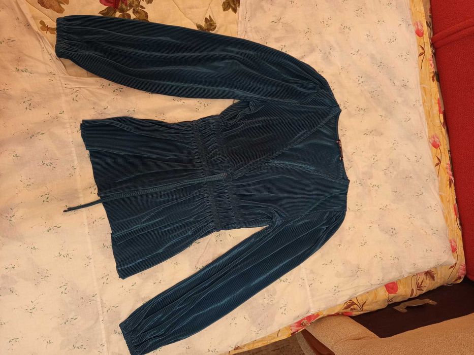 Кофта Zara приталенная с объемными рукавами