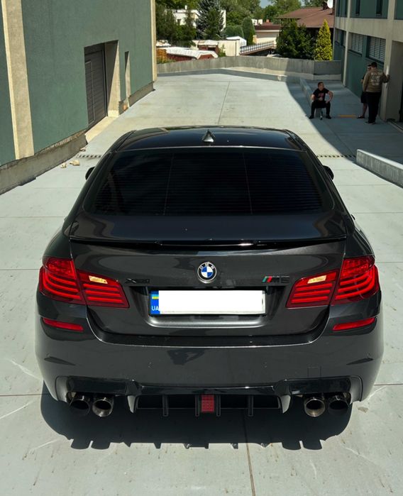 Диффузор бмв ф10 м5 с лед стопом Дифузор bmw f10 m5 m paket led юбка Накладка на бампер
