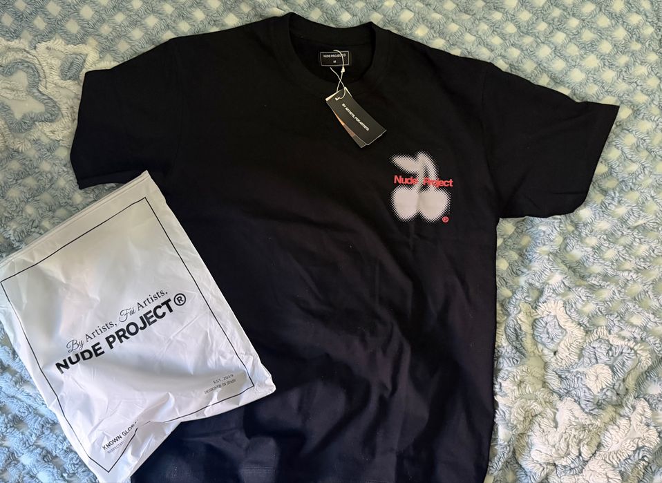 T-Shirt Nude Project
