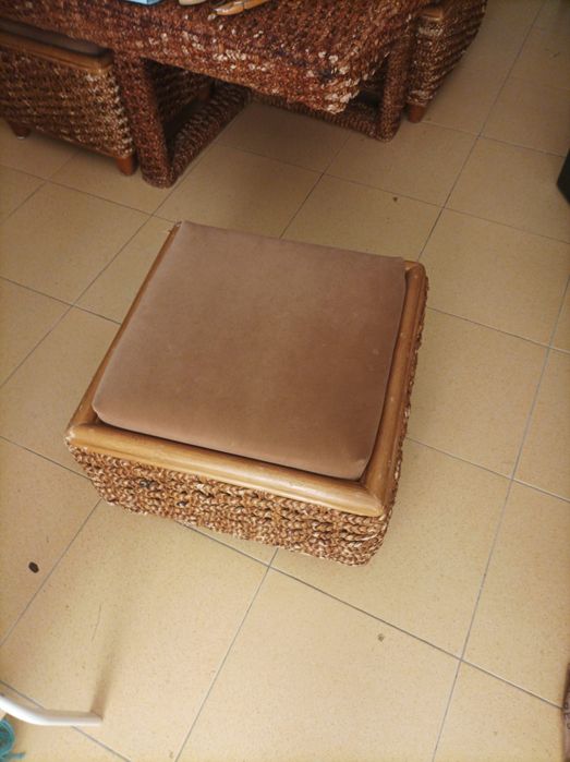 Mesa de Centro com Banquinhos