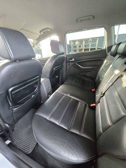Автомобіль FORD KUGA
