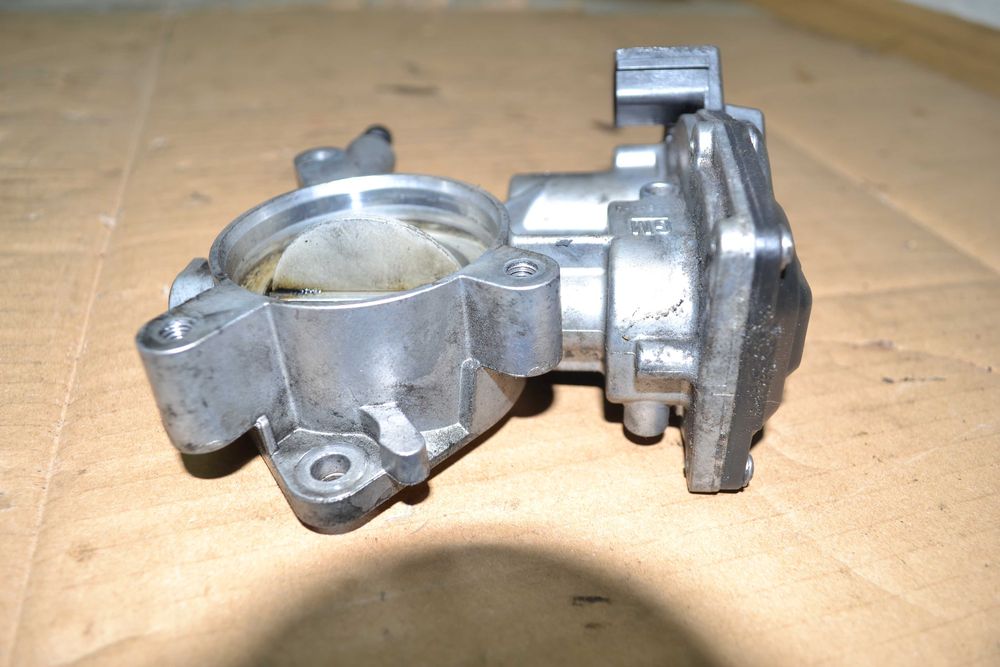 Заслонка дросельна Opel Astra J/Insignia A/Zafira C 2.0 CDTI 55564164