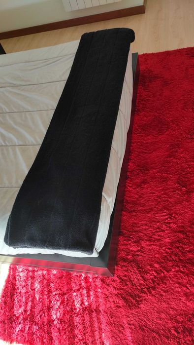 Cama de casal + 2 mesinhas