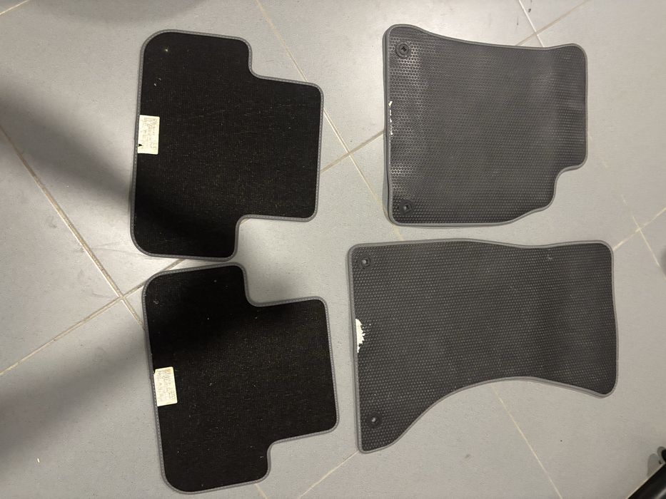 Tapetes Audi A5, em bom estado de conservacao………