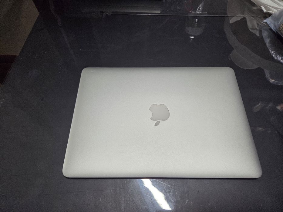 Ноутбук Apple A1466 MacBook Air 13 i5 256 ssd
