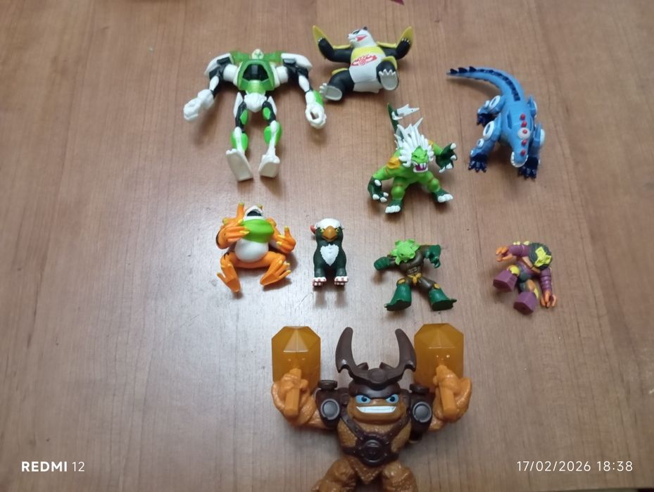 Lote Figuras Coleção: Invizimals, Disney Pixar, Skylanders e Max Steel