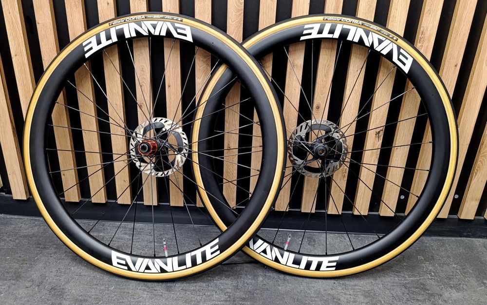 1450g DT 240 Evanlite New Disc koła szosowe carbon stożek 38mm Ratchet