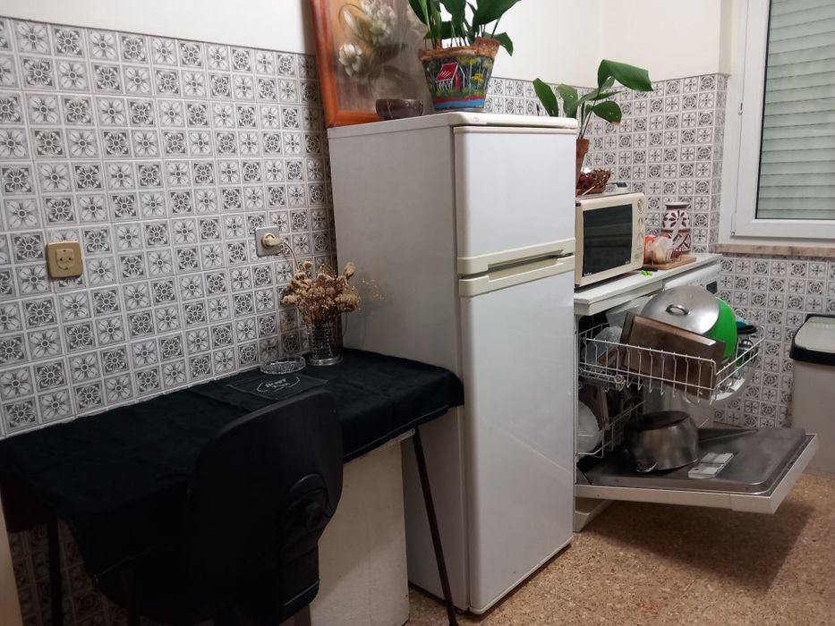 Quarto Grande  tudo incluído Tv e Internet