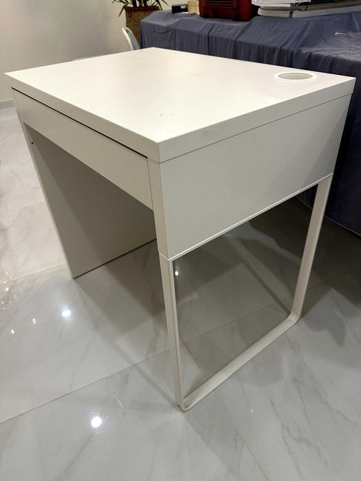 Secretária IKEA com 1 gaveta