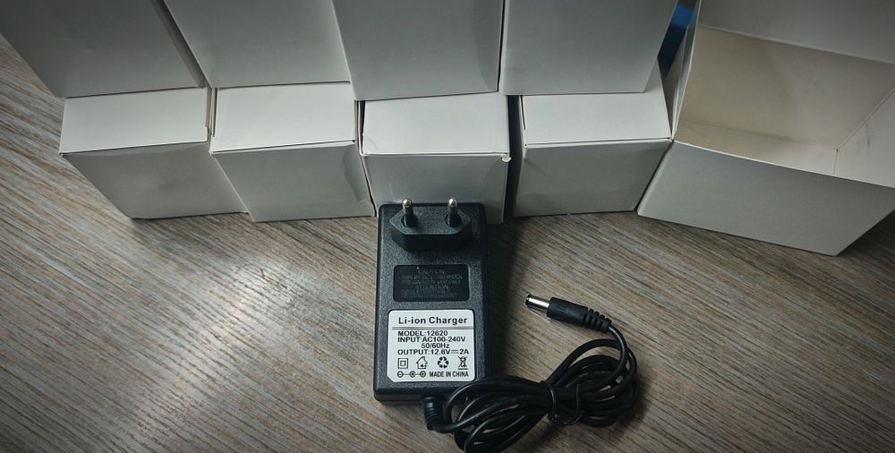 Зарядка для літій іон збірок 12.6в 1а, li ion 21в 1а