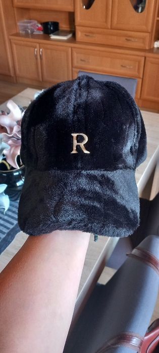 Czapka z daszkiem pluszowa