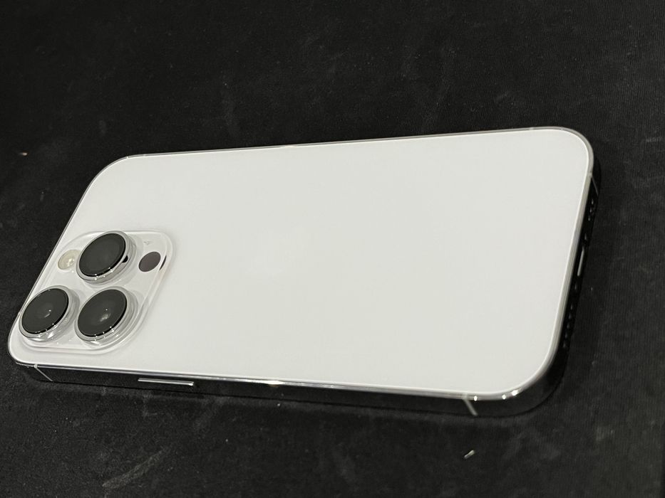 iPhone 14 Pro, bateria 90%, bez rys