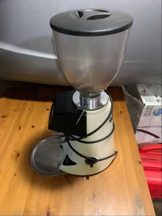 Оренда кавомашини Київ з кавомолкою Аренда кофемашины С кофемолкой