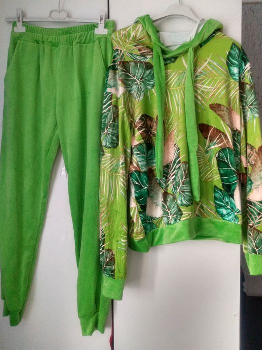 Nowy z metką śliczny duży dres welurowy