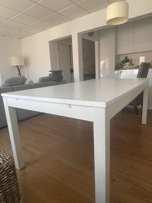 Conjunto mesa e aparador
