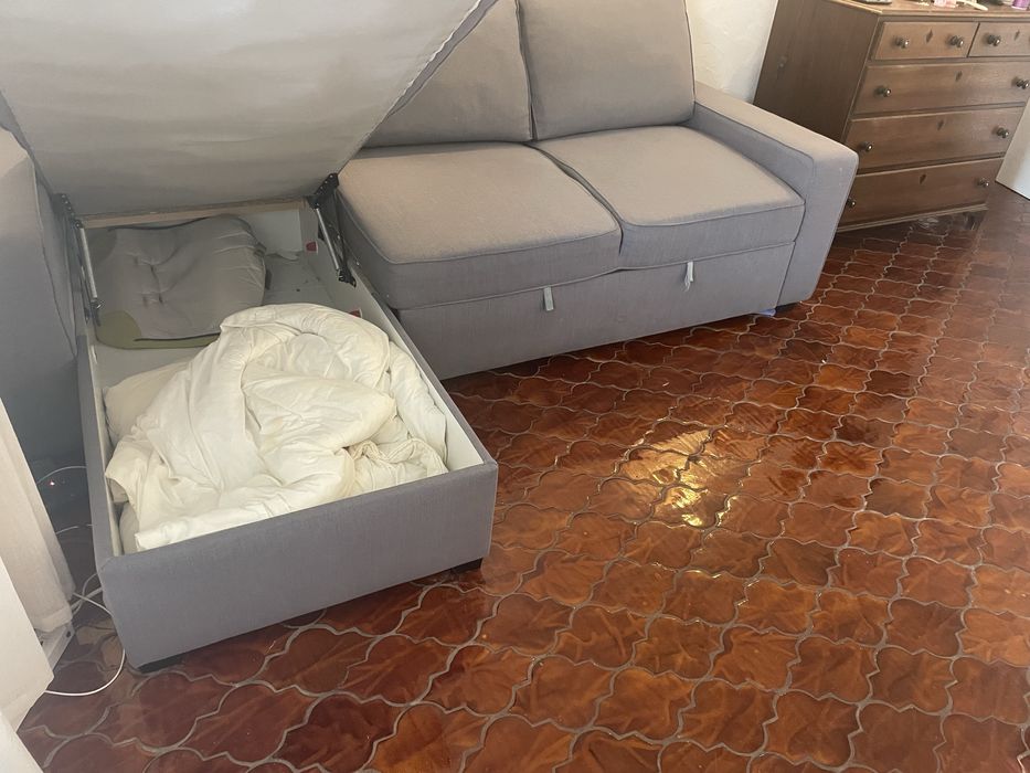 Sofá cama com chaise longue