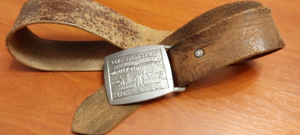 Ремень Levi Strauss.