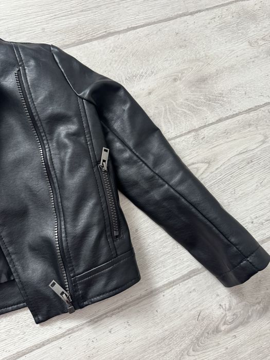 Куртка на дівчинку розмір 122