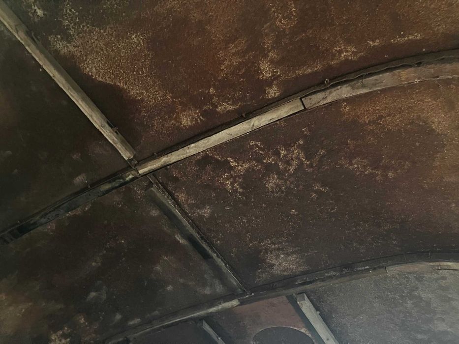 Метало/дерев'яний гараж з залізно-дорожнього вагона!