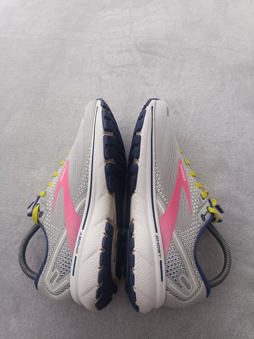 Женские кроссовки беговые Brooks р40.5