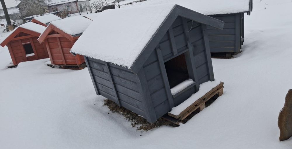 Buda dla psa  ocieplona