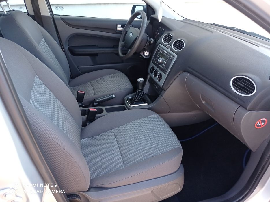 • Ford FOCUS • 1.6 benzyna • 5 drzwi • KLIMATYZACJA •