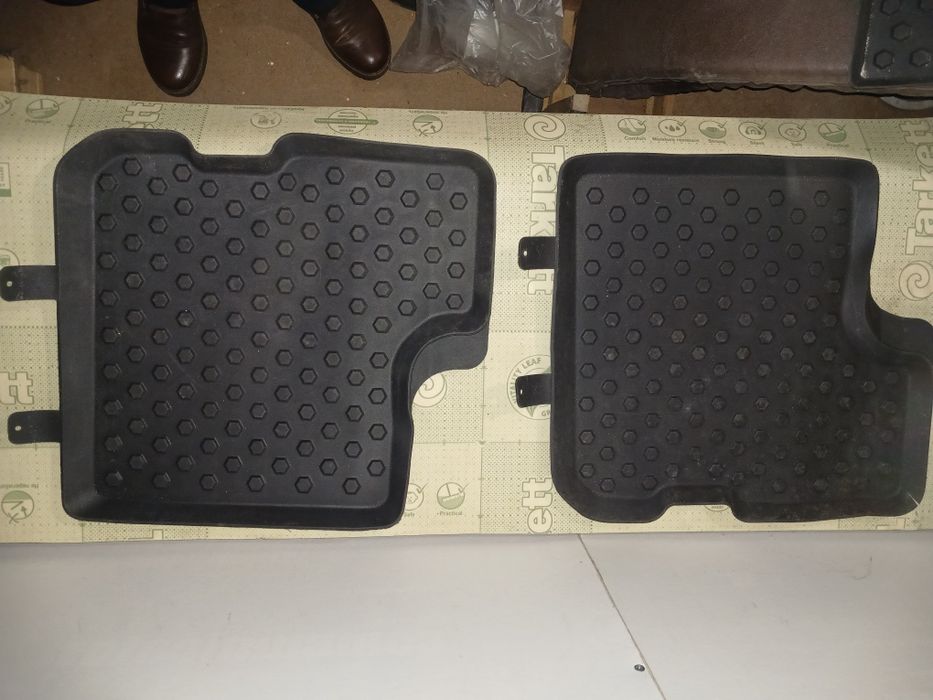 Продам килимки рено логан