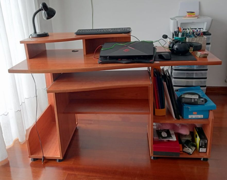 Secretária PC cor madeira