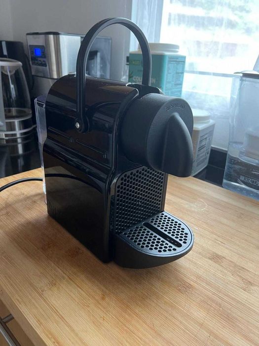 Máquina de Café DELONGHI Nespresso Inissia Preto