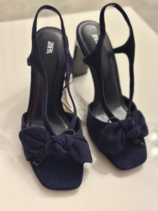 Замшеві босоніжки Zara
