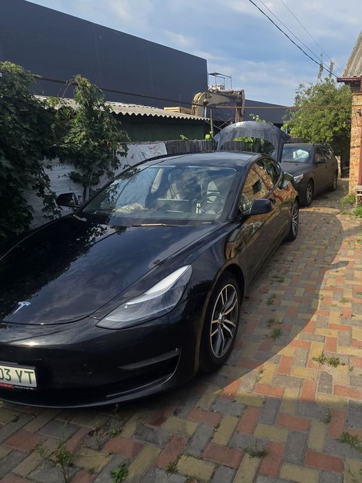 Особистий водій на Tesla Model 3