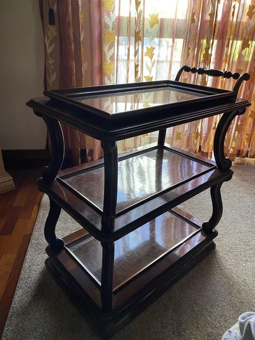 Carrinho de madeira para chá