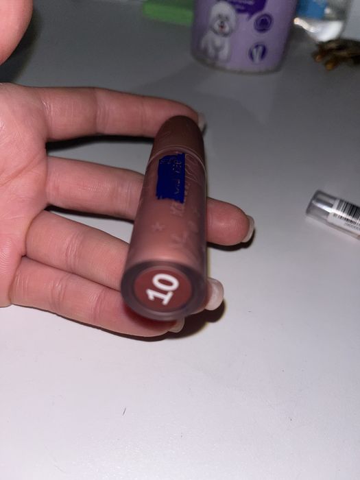 Помада Glambee в 10 відтінку, Олівець Lovit 02 відтінок