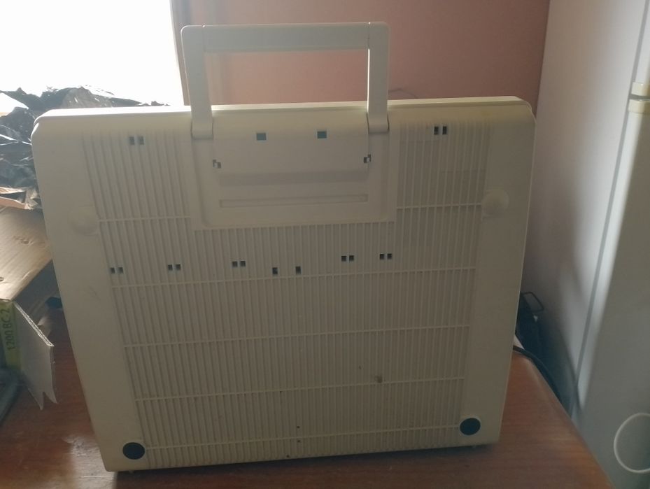 Máquina de escrever eletrónica Nakajima