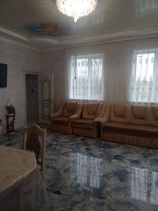 Новий будинок в передмісті Чернігова. Старий Білоус. Центр.