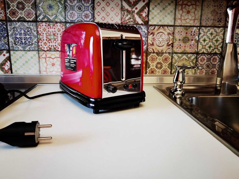 Тостер Russell Hobbs 233302 на 2 слота новый 1600 Вт