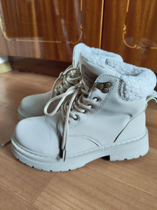 Ботинки жіночі бежеві