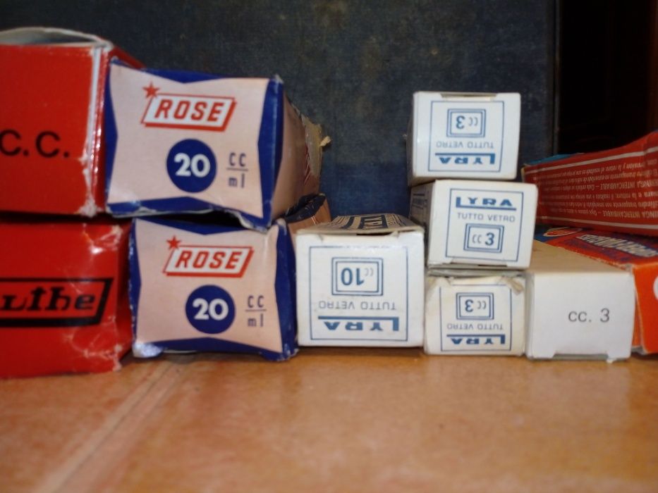 seringas de vidro antigas