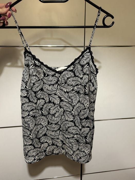 Czarna koszulka na ramiączkach H&M 34