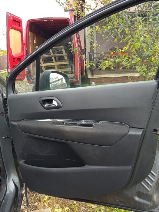 Продаж б/в запчастин до Peugeot 3008