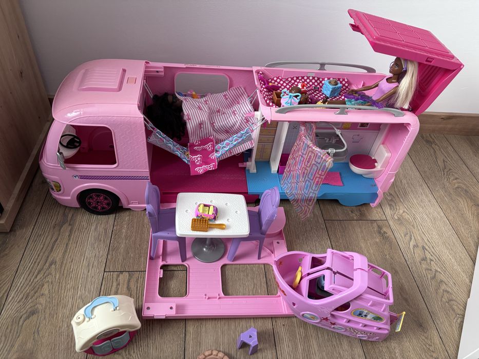Zestaw dlanlalek Barbie. Kamper. Statek lalki