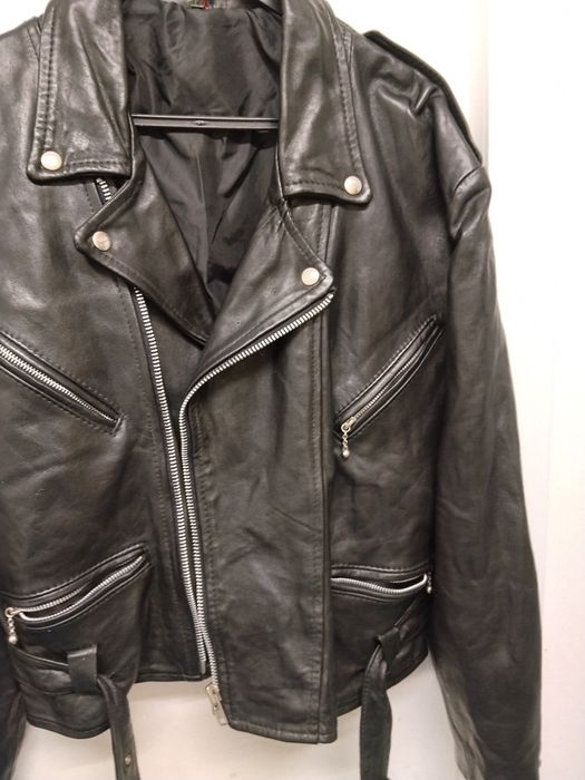Blusão  em  pele com pouco uso em bom estado geral fechos a funcionar