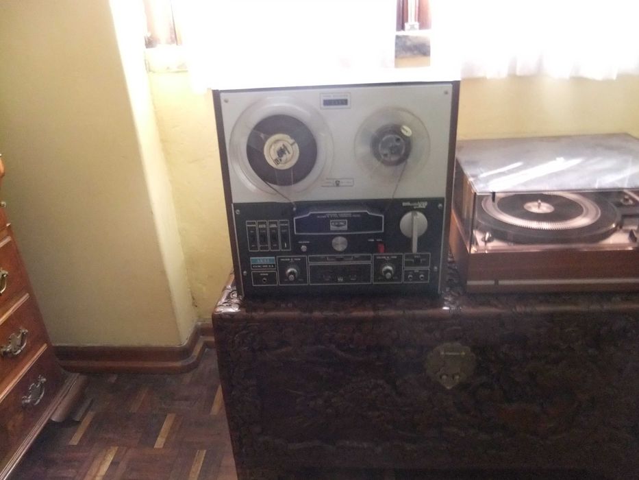 gravador AKAI dos anos setenta muito bem conservado