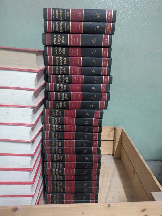 Grande enciclopédia portuguesa e brasileira e Collier's encyclopedia