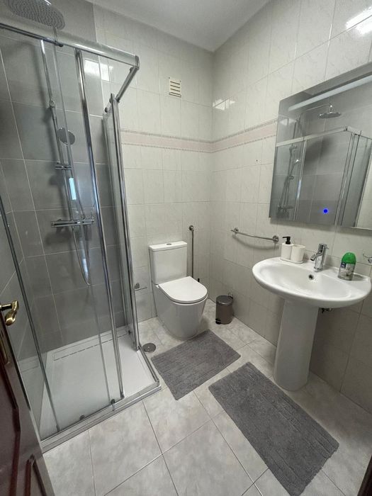 Arrendo quarto em apartamento na guimarota