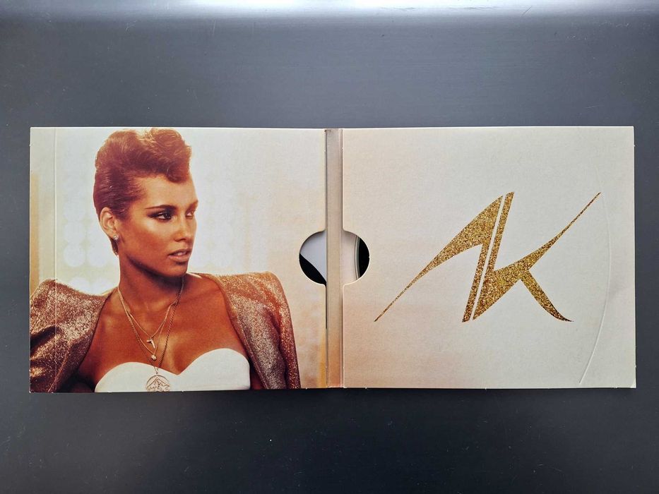 ALICIA KEYS - Gril On Fire