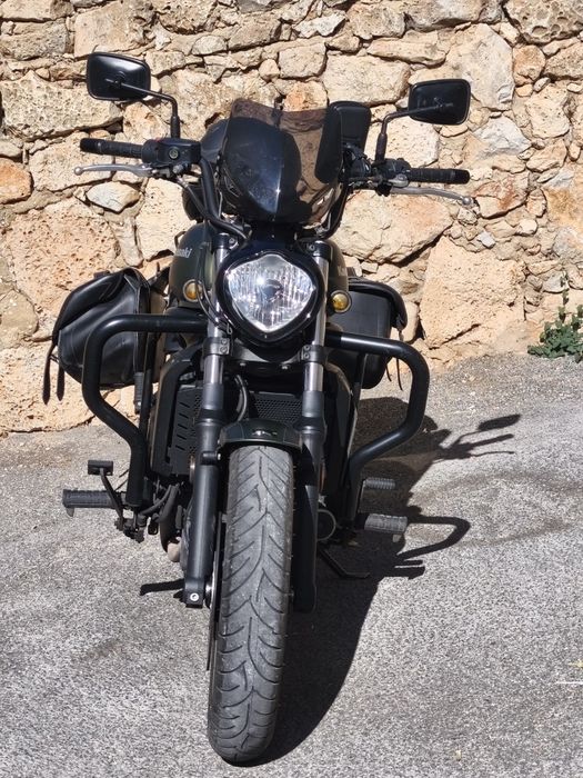 Kawasaki Vulcan S 650 - com jaqueta e capacete