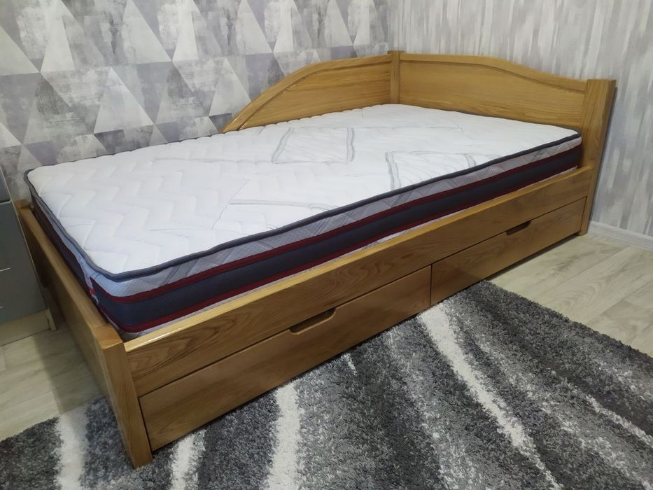 Ліжко з дерева ясен