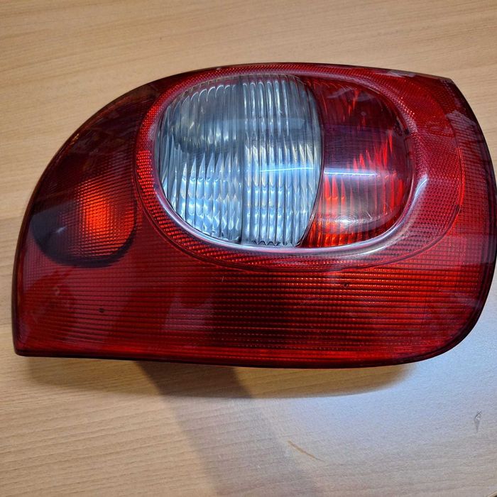 Faroim Traseiro Esq. Citroen Xsara Picasso