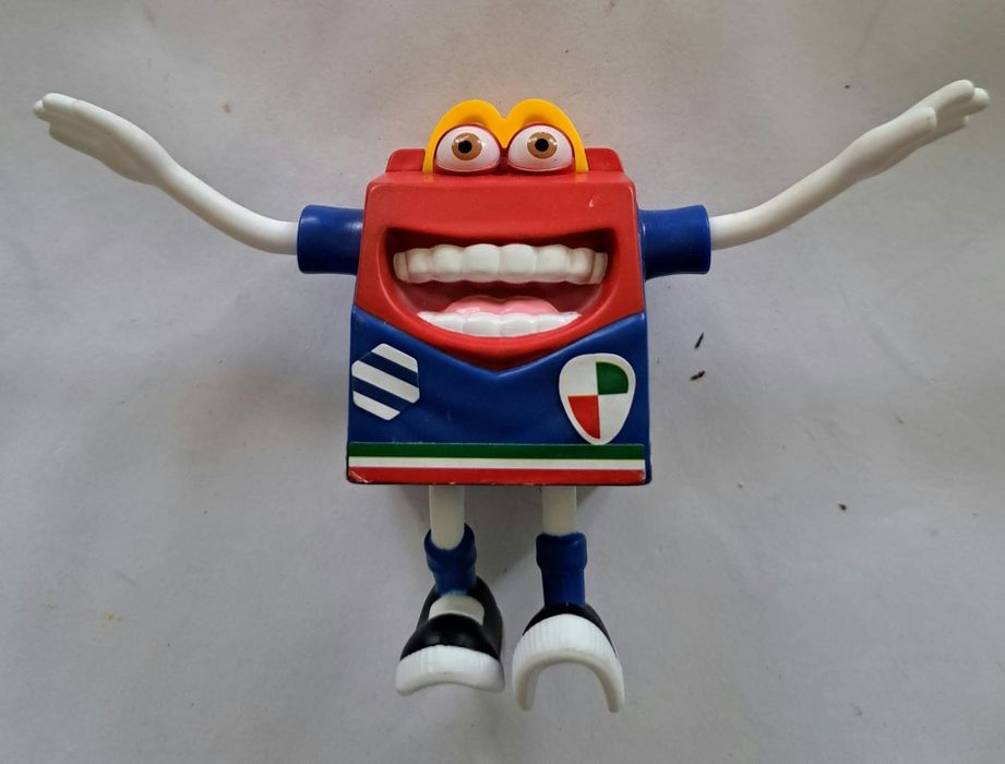Vários brinquedos MacDonald